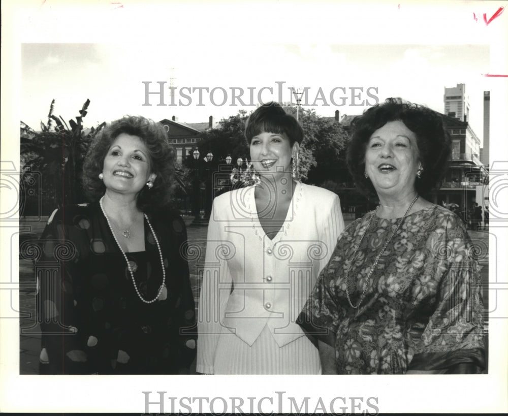 1992 Press Photo Jackie Delcuze, Debra Hebert, Jackie Janneck- Concierge Society - Historic Images