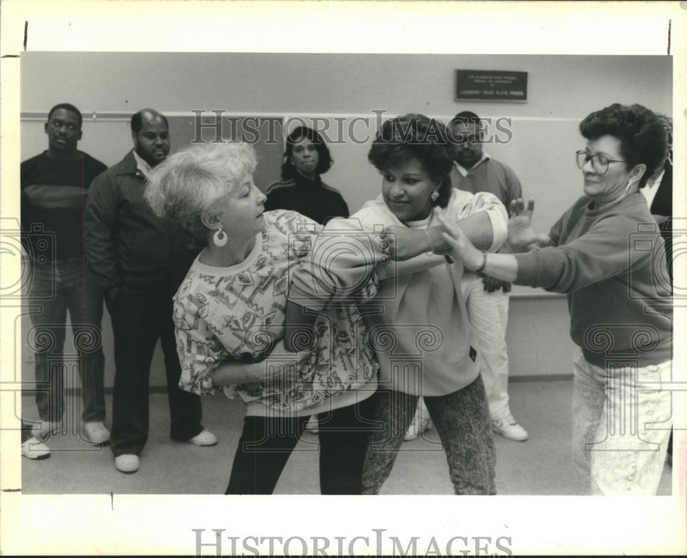 1990 Press Photo Teachers learning self defense in the Louisiana Nature Center - Historic Images