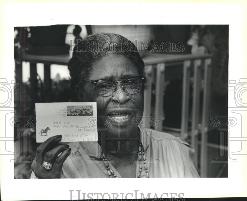 Press Photo Neomie Hill receives letter from boy in Maine who found her balloon - Historic Images