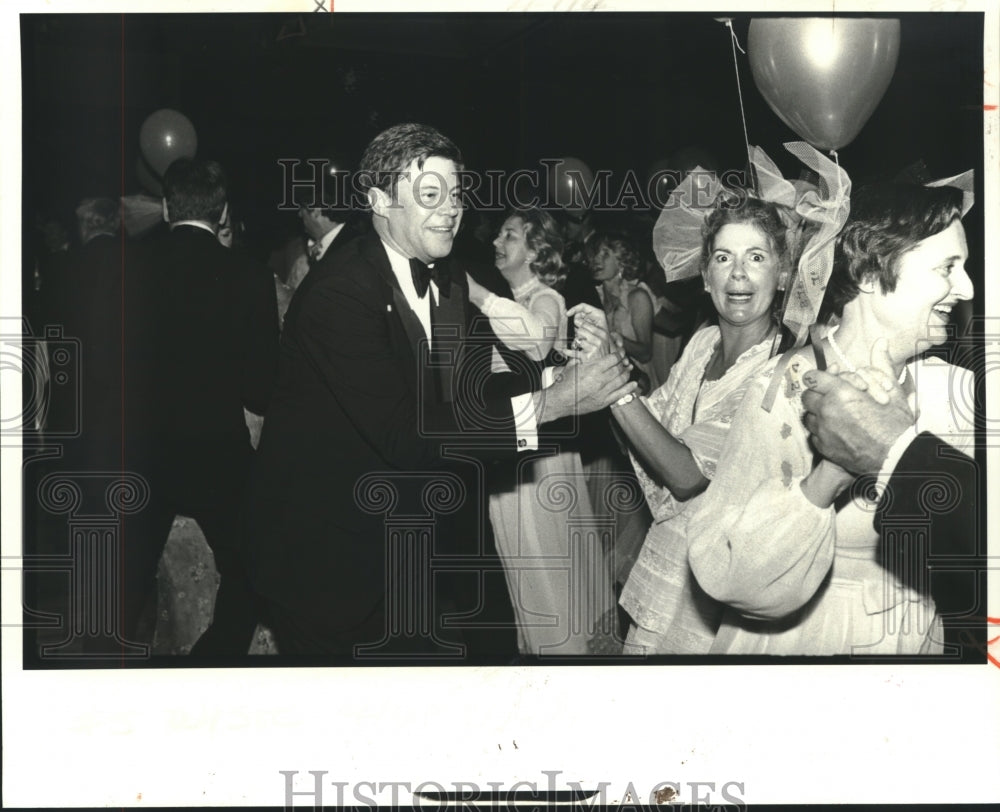 1980 Press Photo Socialites Louise and Odom Heebe Dancing at an Event - Historic Images