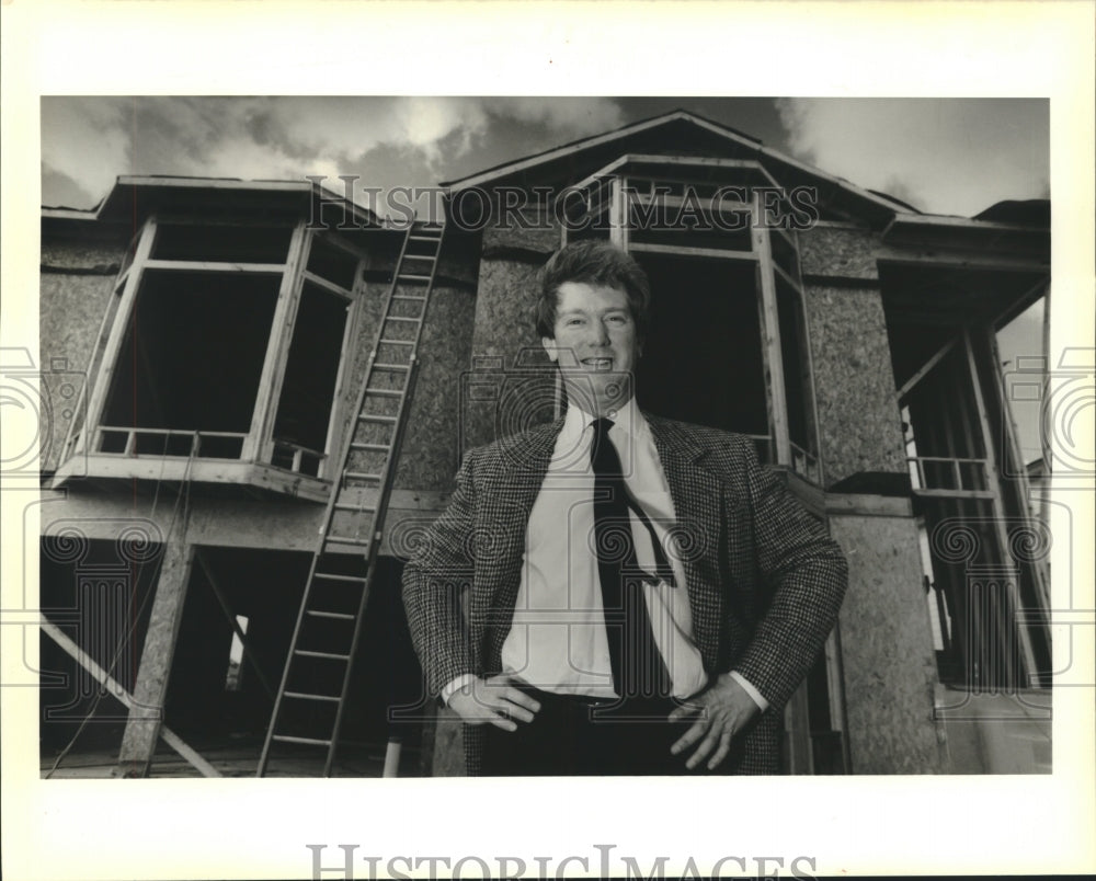 1988 Press Photo New Orleans Builder Fred Heebe at West Bank Home Being Built - Historic Images