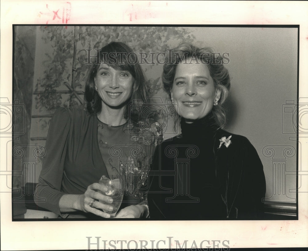 1991 Press Photo Doctor Madelaine Hedgpeth &amp; Jan Samuels attends event - Historic Images