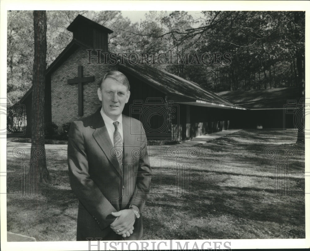 1991 Press Photo Reverend Warren Heck, pastor of the Dove Park Church of God - Historic Images