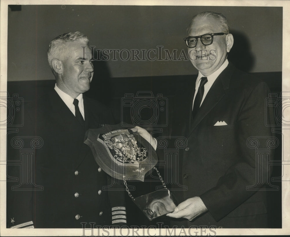 1966 Press Photo Representative F. Edward Hebert holds New Orleans Award Plaque - Historic Images