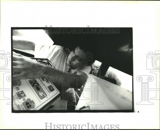 1993 Press Photo Joseph Hebert's important stuff will be brought in Arabi - Historic Images