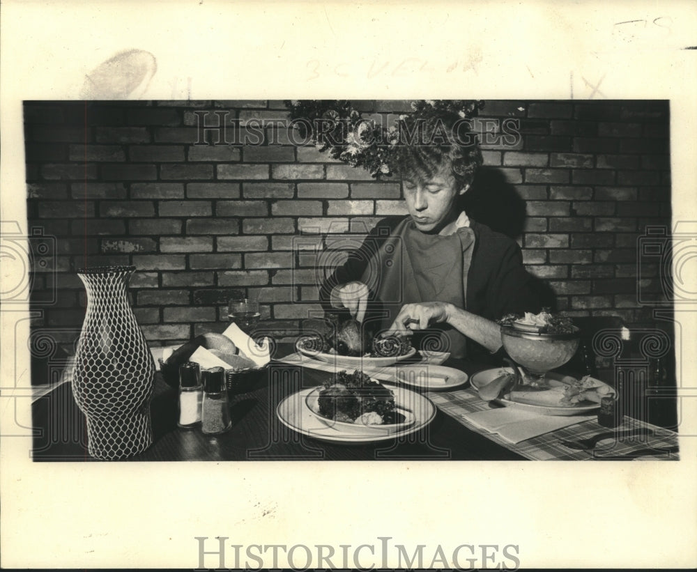 1975 Press Photo Mark Hemeter enjoying a gourmet meal - nob34258 - Historic Images