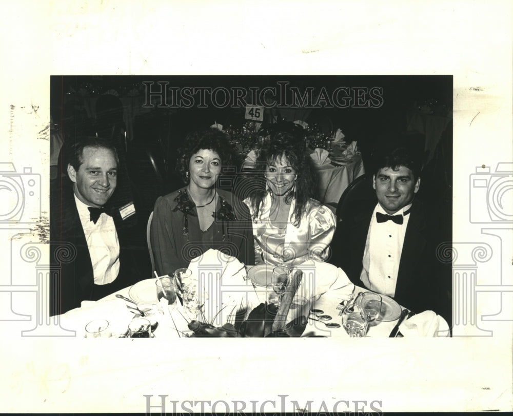 1989 Press Photo Distinguished guests &amp; benefactors -Holy Cross Dinner &amp; Auction - Historic Images