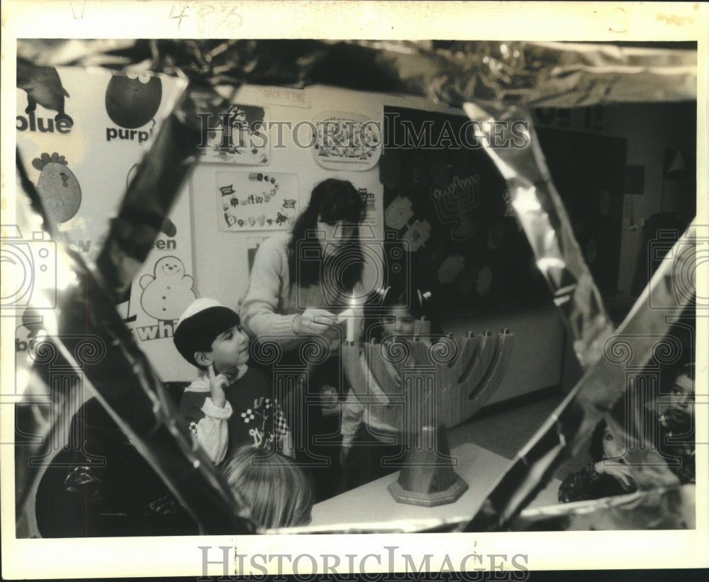 1988 Press Photo Menorah lighting at Lakeshore Hebrew Day School in Metairie - Historic Images