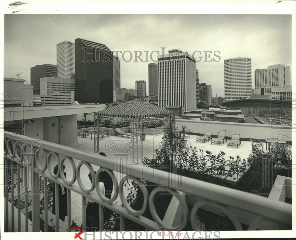 1989 Press Photo Roof Terrace of The Henderson Apartment Building - nob34357 - Historic Images