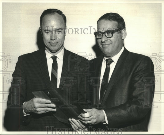 Press Photo Charles S. Henderson honored by Automobile Dealers Association - Historic Images