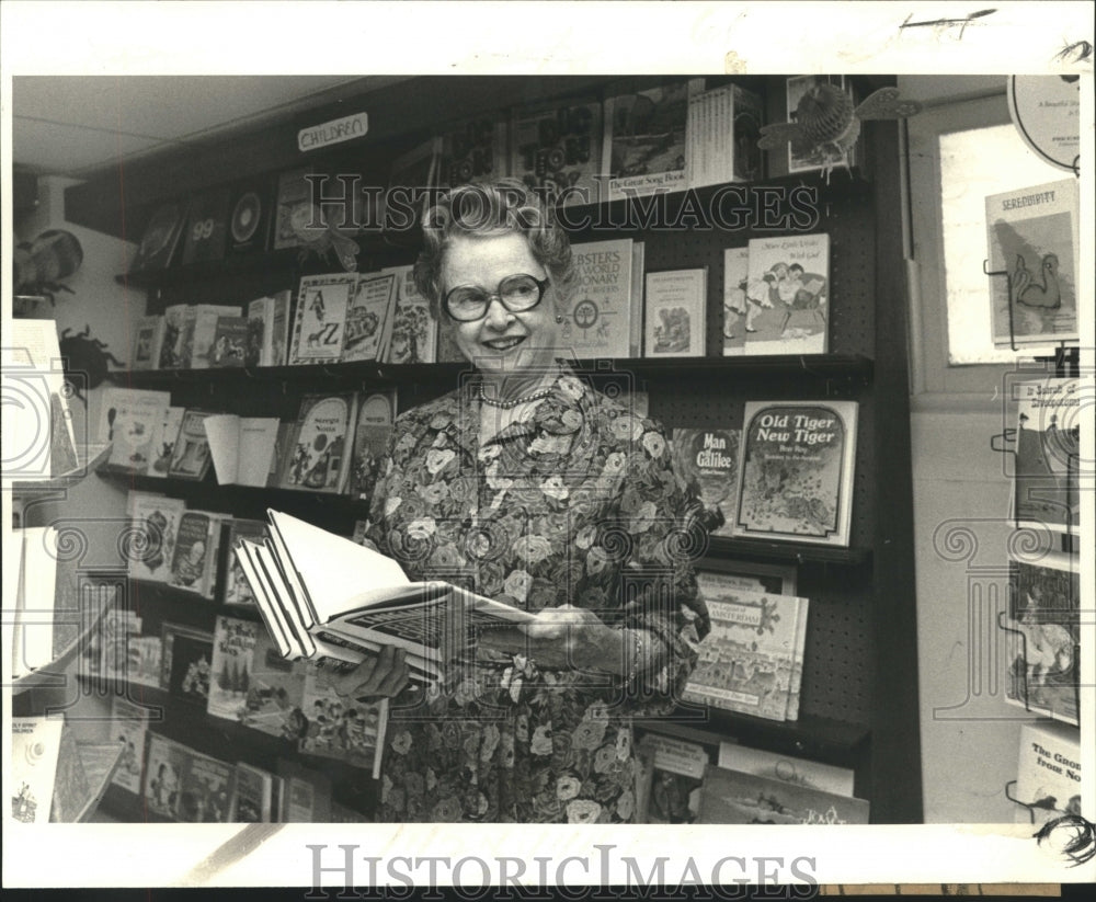 1979 Press Photo Florence Henderson, founder -Catholic Book Store on Fig Street - Historic Images