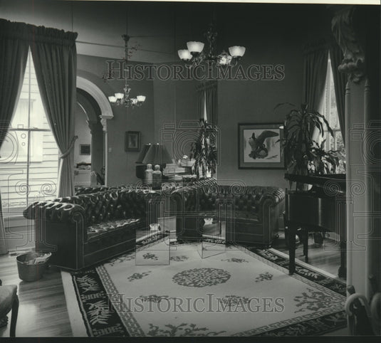 1983 Press Photo Music Room of the John Heim Home with apricot walls & draperies - Historic Images