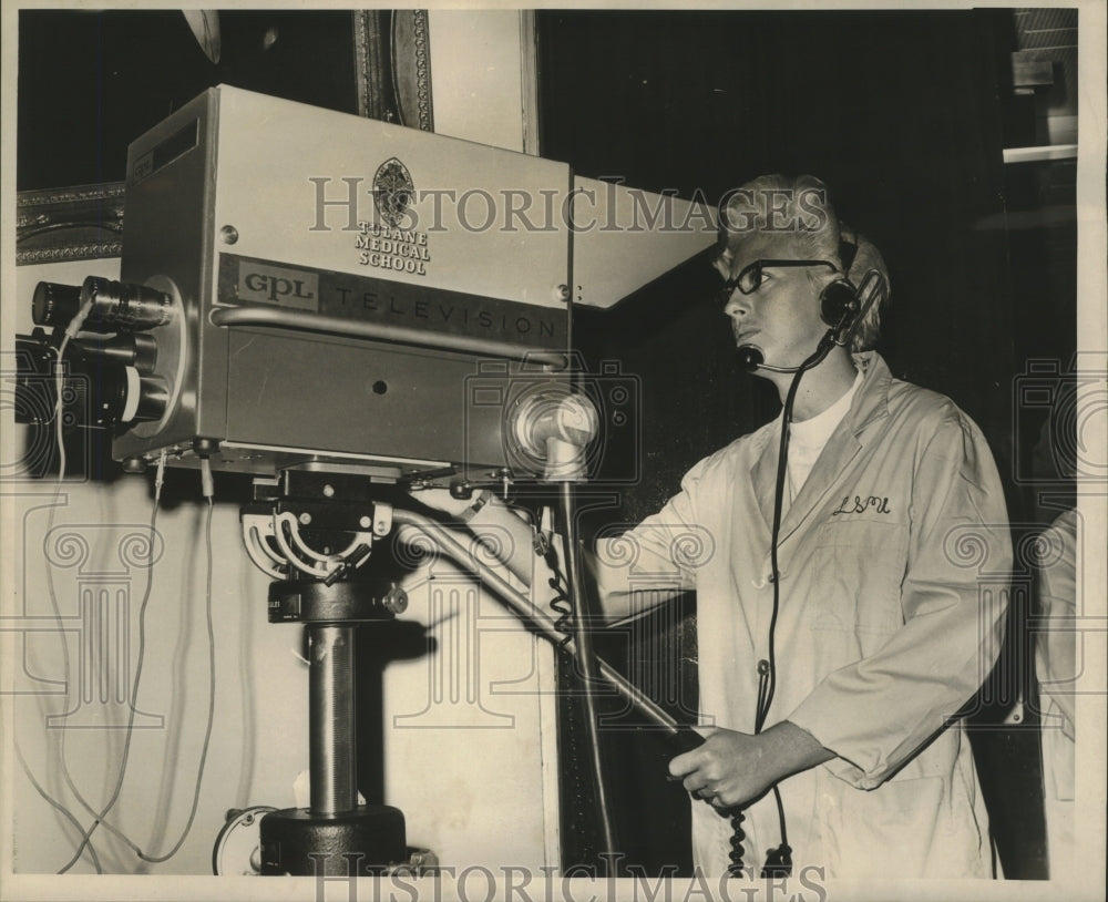 1967 Press Photo Miss Roberta Grace of Tulane Medical School during Hospital TV - Historic Images