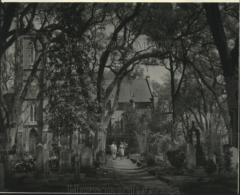 1983 Press Photo Cemetery at the back of the Grace Episcopal Church - nob34461 - Historic Images