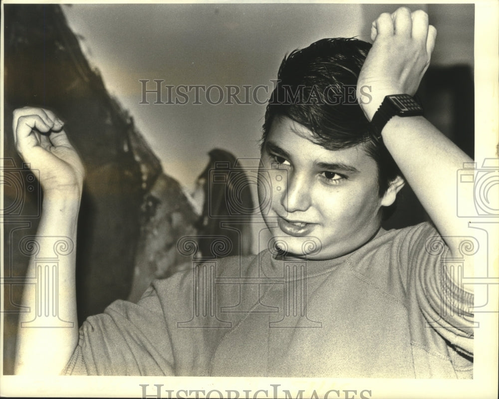 1987 Press Photo Student at Phoebe A. Hearst Elementary School. - Historic Images