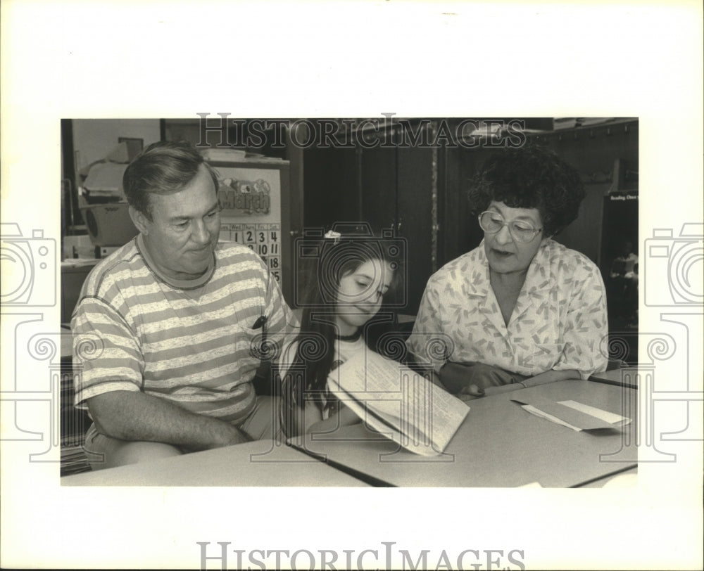 1989 Press Photo Grandparents day at Phoebe Hearst Elementary School in Metairie - Historic Images