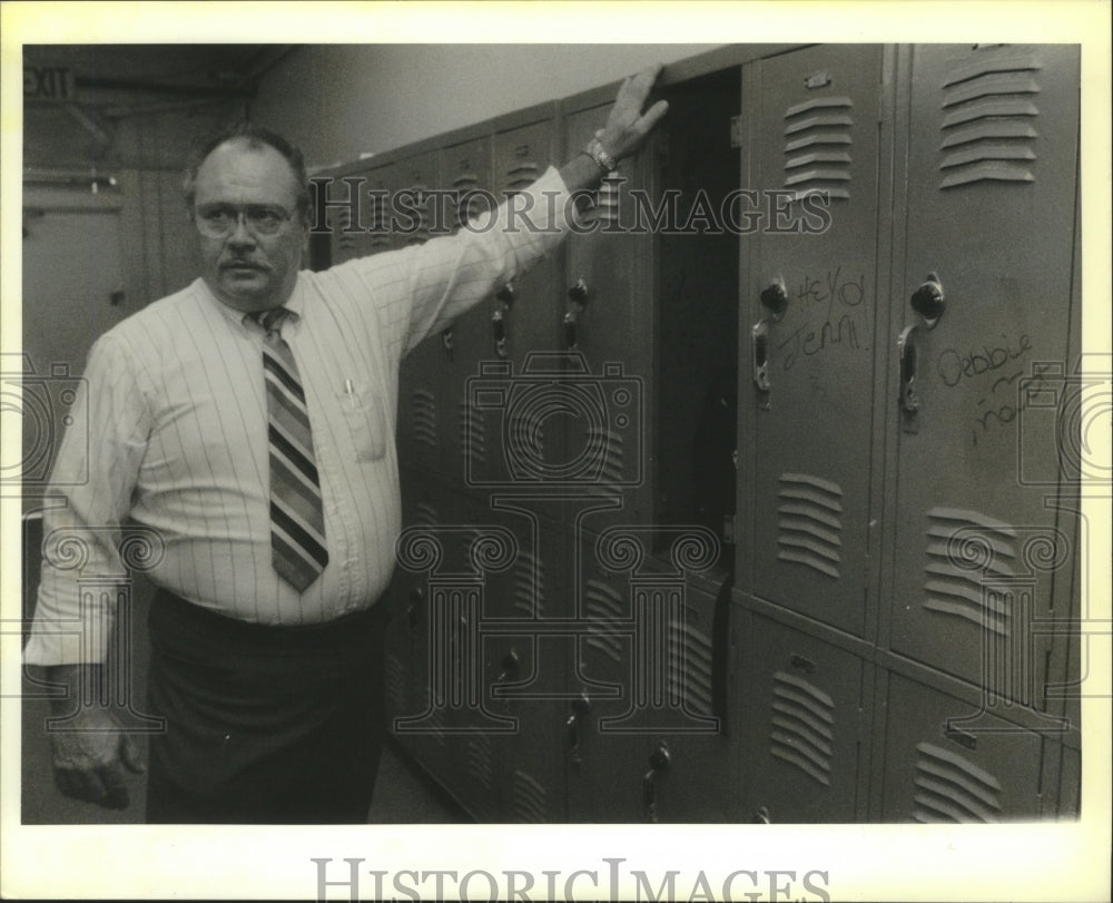 1991 Press Photo Lee V. Hebert, Abita Springs Junior High School Principal. - Historic Images