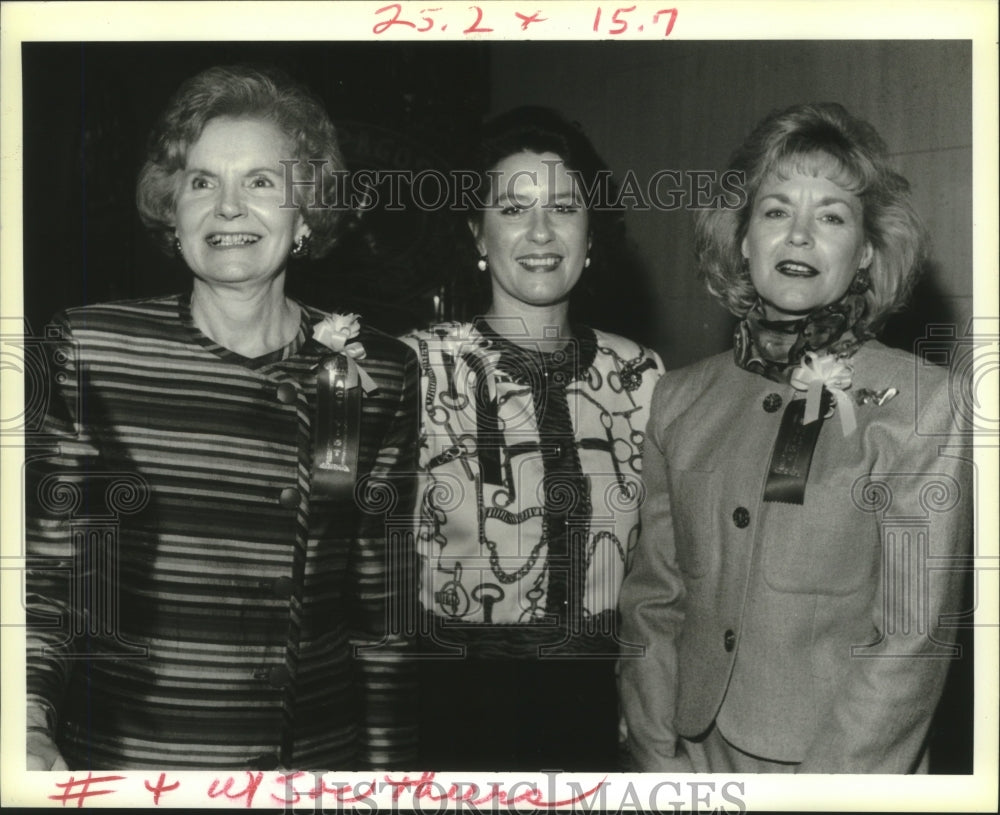 1993 Press Photo Joyce DeLerno, Anne Grace, and Cheryl Cabes at St Elizabeth. - Historic Images