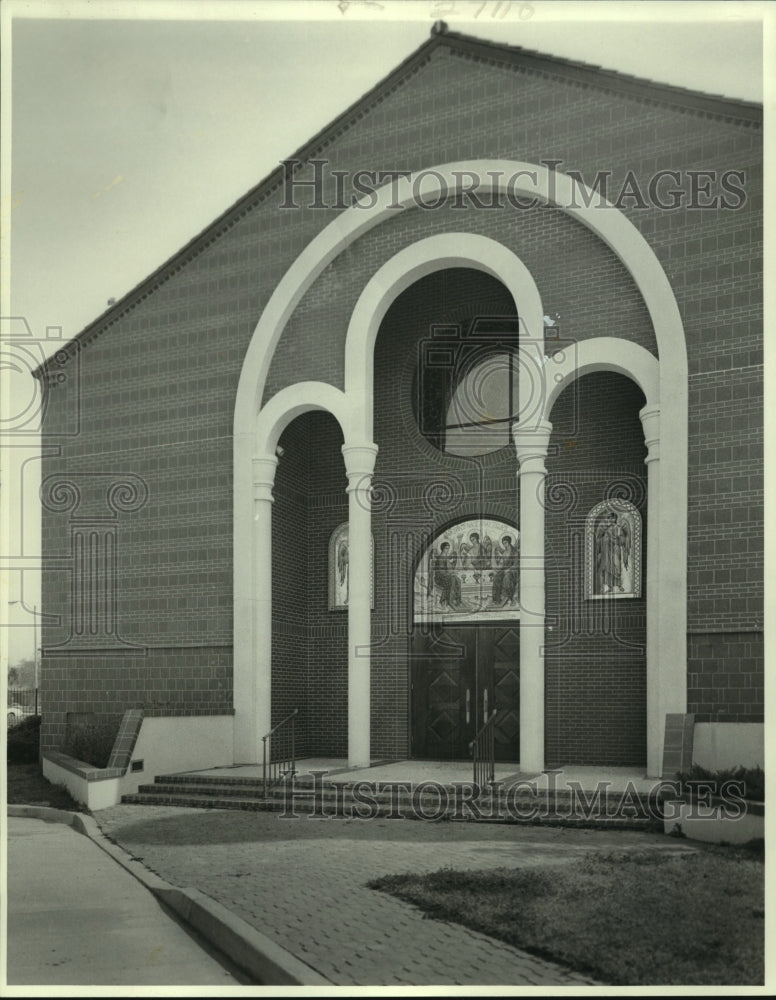 1988 Press Photo Main entrance of the Holy Trinity Cathedral - Historic Images