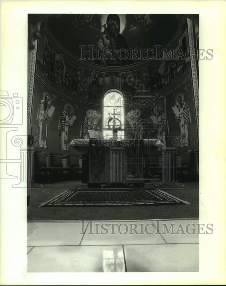 1995 Press Photo The altar inside of Holy Trinity Cathedral Church - Historic Images