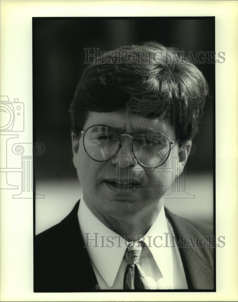 1993 Press Photo Attorney C. Frank Holthaus, attorney for Sam Recile - Historic Images