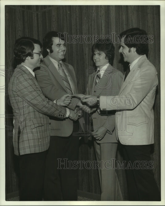 1975 Press Photo Metairie Kiwanis and Key Club present checks to youth ranch - Historic Images