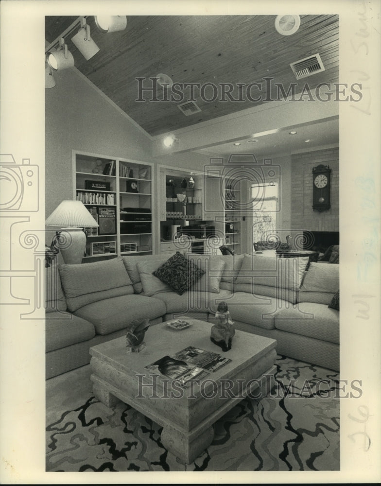 1988 Press Photo Interior designer created "kid-proof" room for client - Historic Images