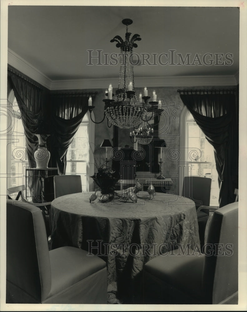 1993 Press Photo The dining room is quiet, but not boring - Historic Images