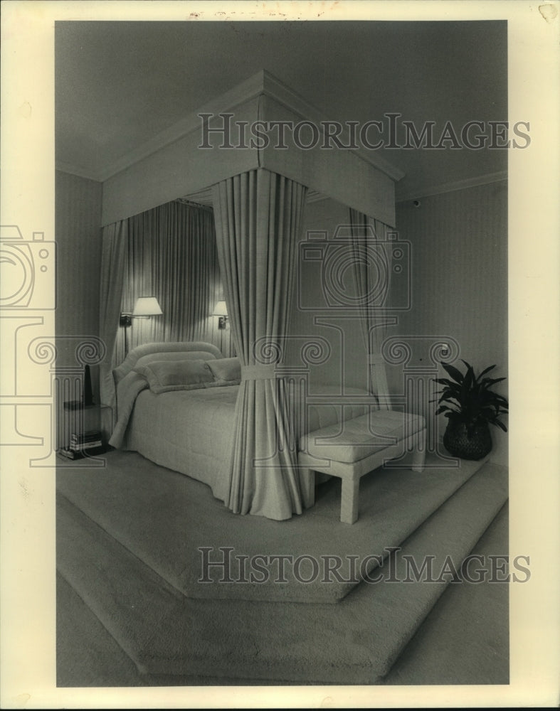 1987 Press Photo A tranquil retreat is the theme in a bedroom - Historic Images