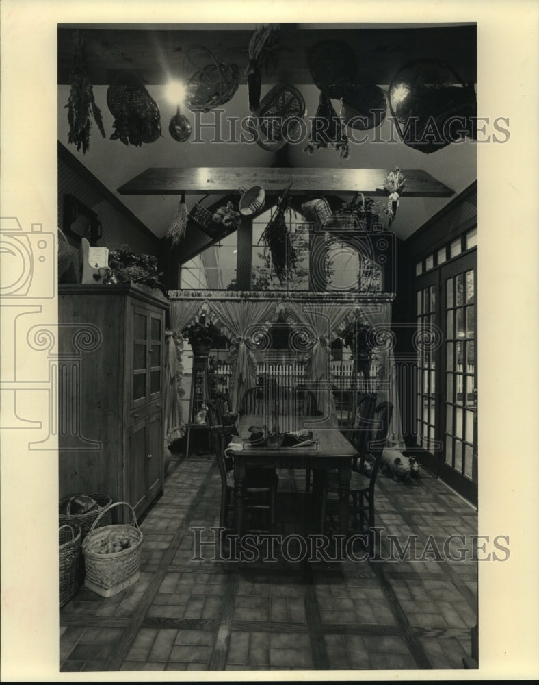 1987 Press Photo A classic country theme is refined &amp; polished in a dining room - Historic Images