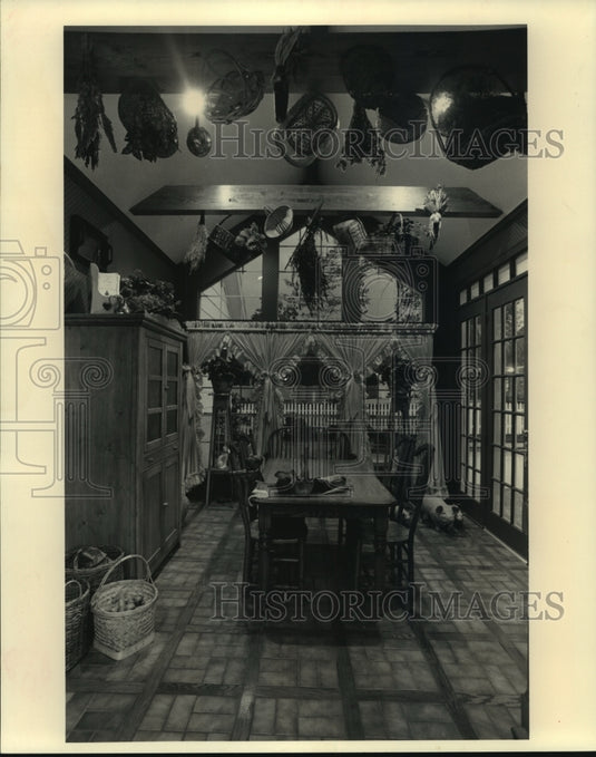 1987 Press Photo A classic country theme is refined & polished in a dining room - Historic Images