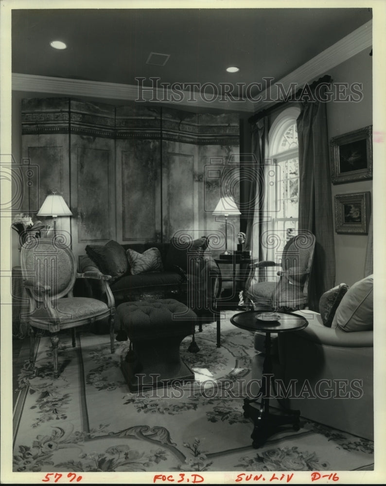 1993 Press Photo A big look on display for a small room - nob34682 - Historic Images