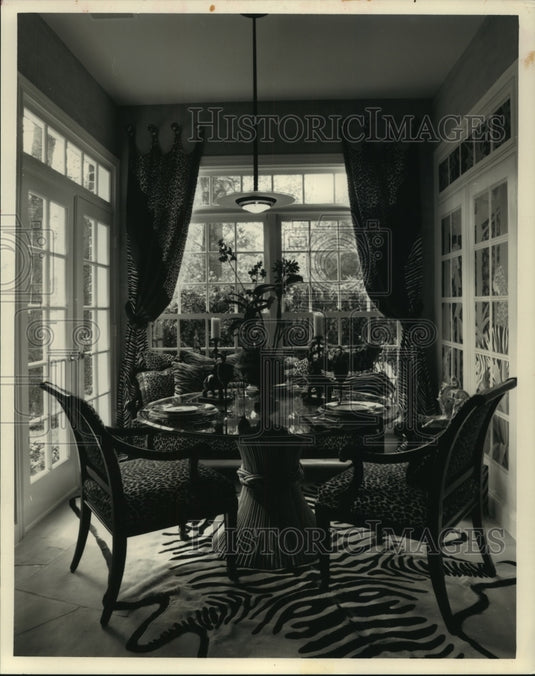 1993 Press Photo An interesting dining room displays an animal theme - Historic Images