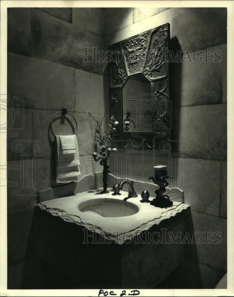 1993 Press Photo An old-world look for a brand new bathroom - nob34684 - Historic Images