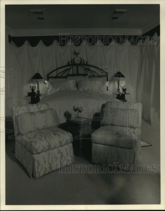 1993 Press Photo A master bedroom displays an ethereal ambience - Historic Images