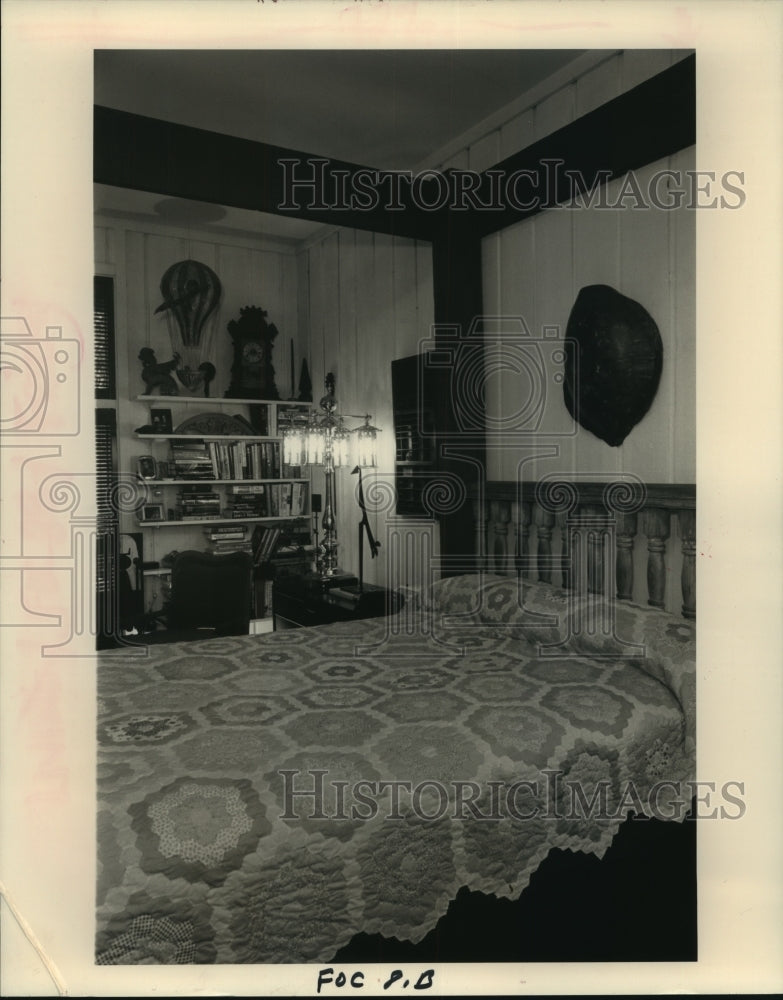 1992 Press Photo A bedroom in the city decorated as a country room - Historic Images