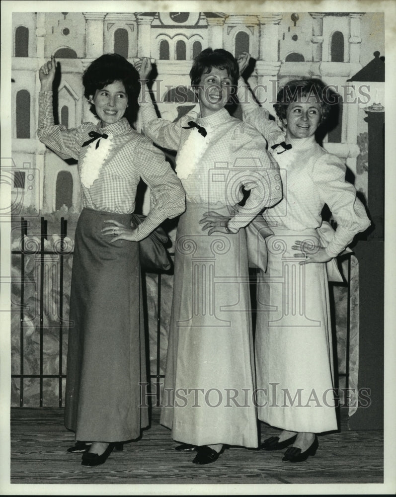 1969 Press Photo Trinity Follies, Mrs. Hillyer, Mrs. McConnell &amp; Mrs. Pardue - Historic Images