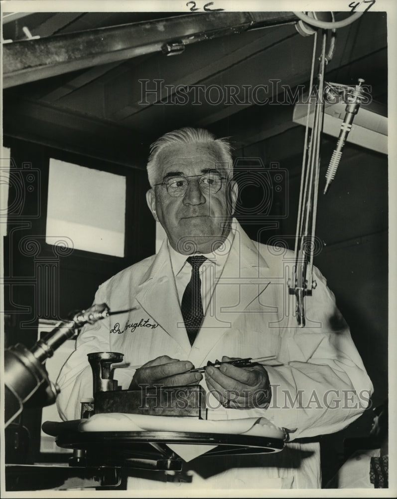 1964 Press Photo Dr. Frank Houghton, Loyola University School of Dentistry Dean - Historic Images