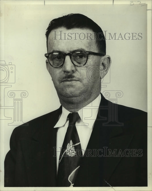 1952 Press Photo A.F. Hine, movements control officer New Orleans Port - Historic Images