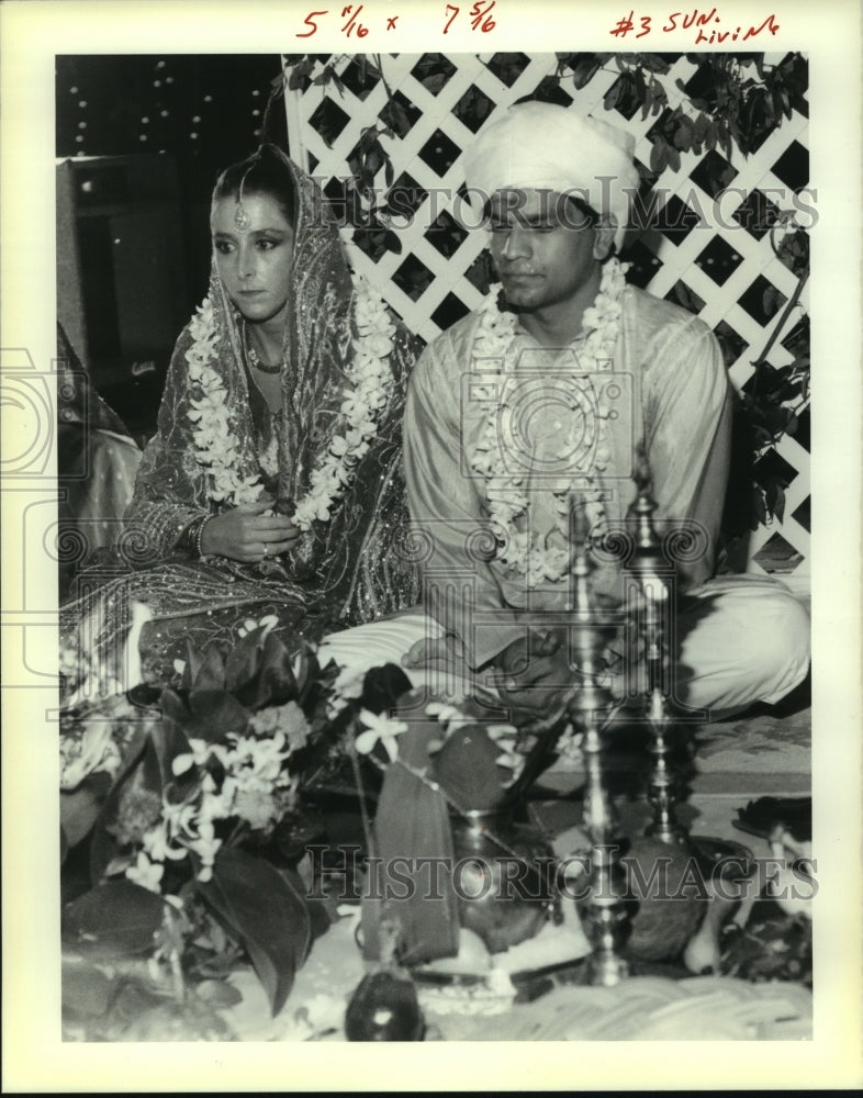 1989 Press Photo Hindu-Christian Wedding, Ashok Ghildyal and Leslie Muller - Historic Images