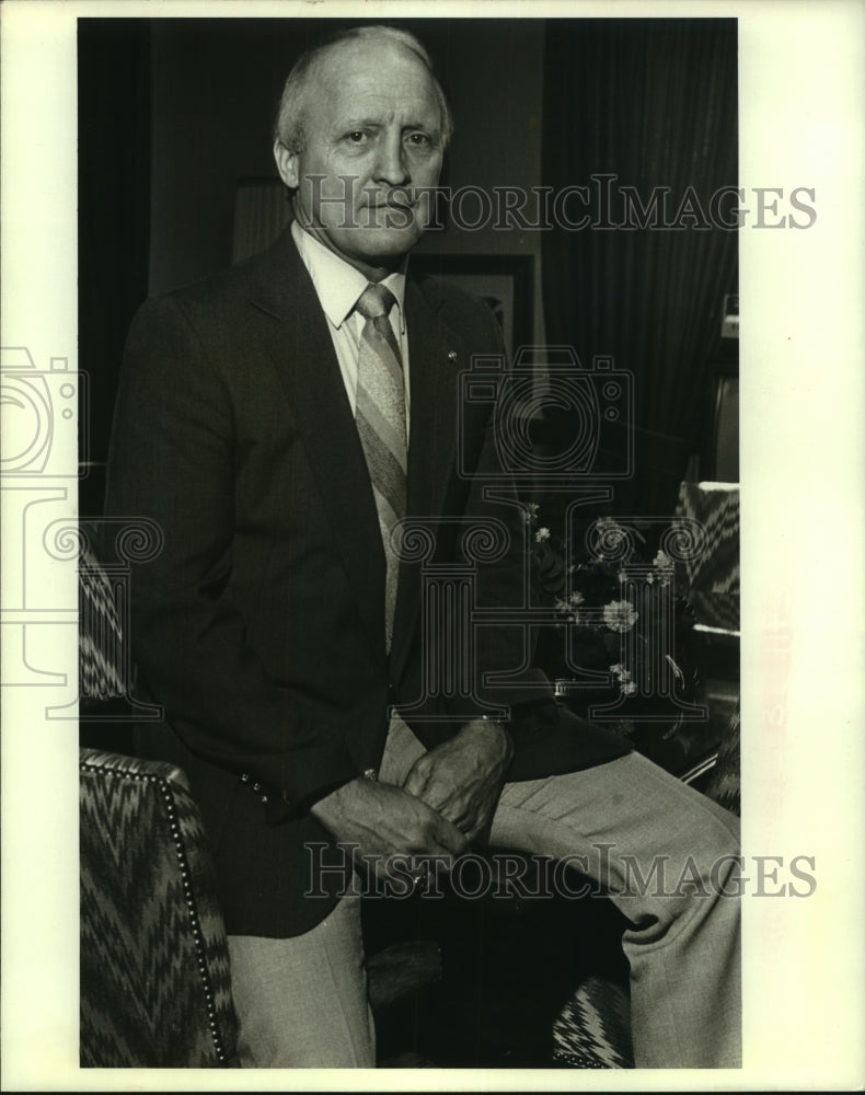 1988 Press Photo C.W. Hewgley, former assistant coach for New Orleans Saints - Historic Images