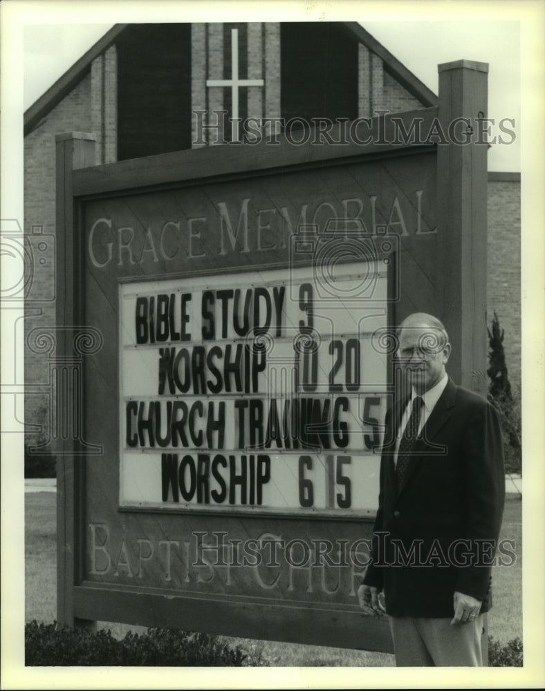 1990 Press Photo Bob Heustess, pastor of Grace Memorial Baptist Church - Historic Images