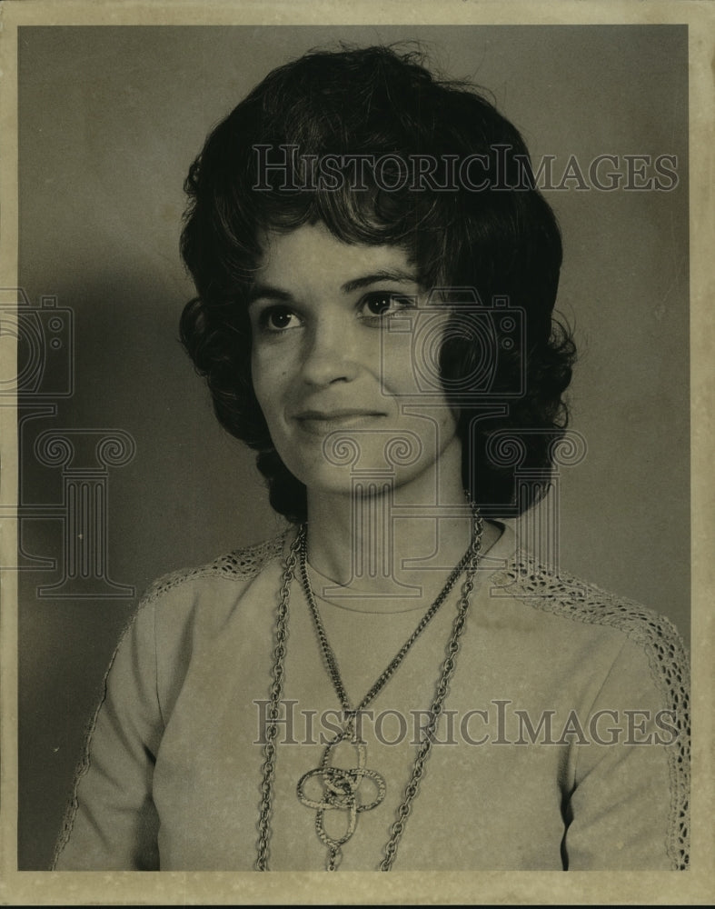 1971 Press Photo Bonnie Hooper, newly elected president of Gamma Xi chapter. - Historic Images