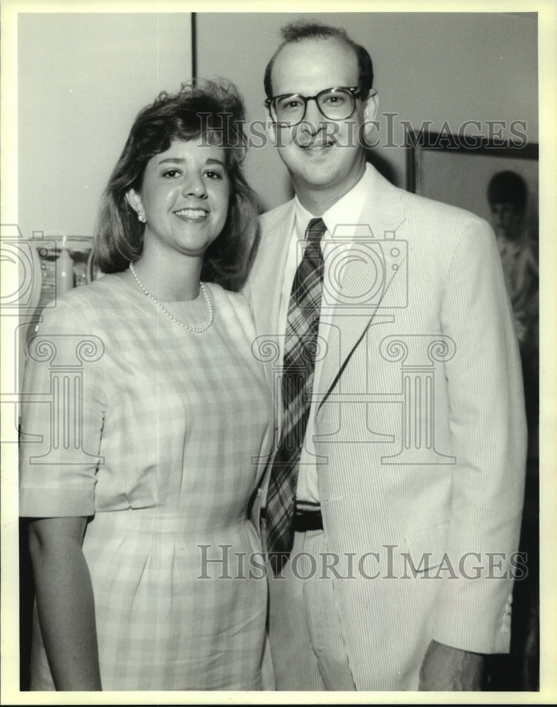 1993 Press Photo Lynn and Paul Hood in George Town. - Historic Images