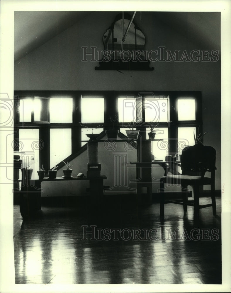 1986 Press Photo Zen inspired renovated attic on 4671 Venus Street - Historic Images