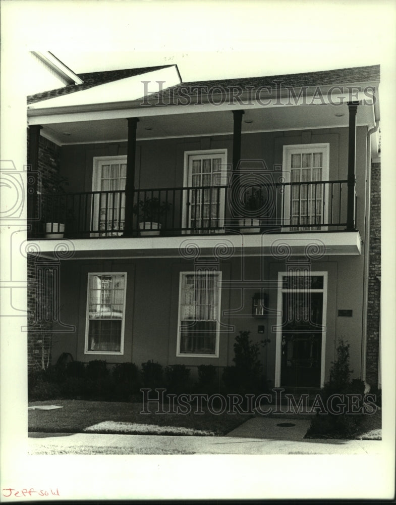 1986 Press Photo Property at 302 Rue St. Ann bought by Vincent C. Rodriguez - Historic Images