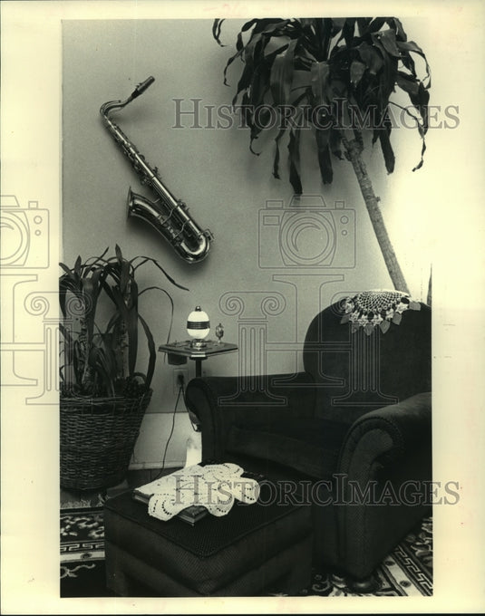 1986 Press Photo Jazz inspired mini-living room and entertainment area - Historic Images