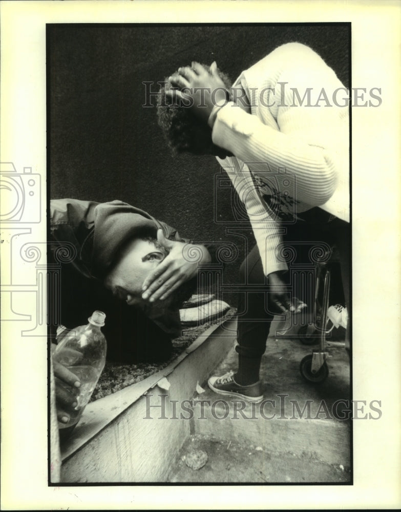 1995 Press Photo Darryl &quot;Red&quot; Maloid &amp; Kanci Sander at the CBD Campsite - Historic Images