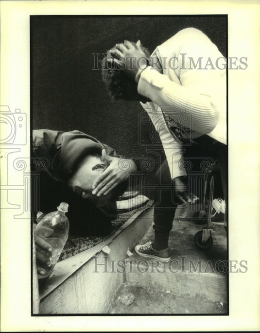 1995 Press Photo Darryl "Red" Maloid & Kanci Sander at the CBD Campsite - Historic Images