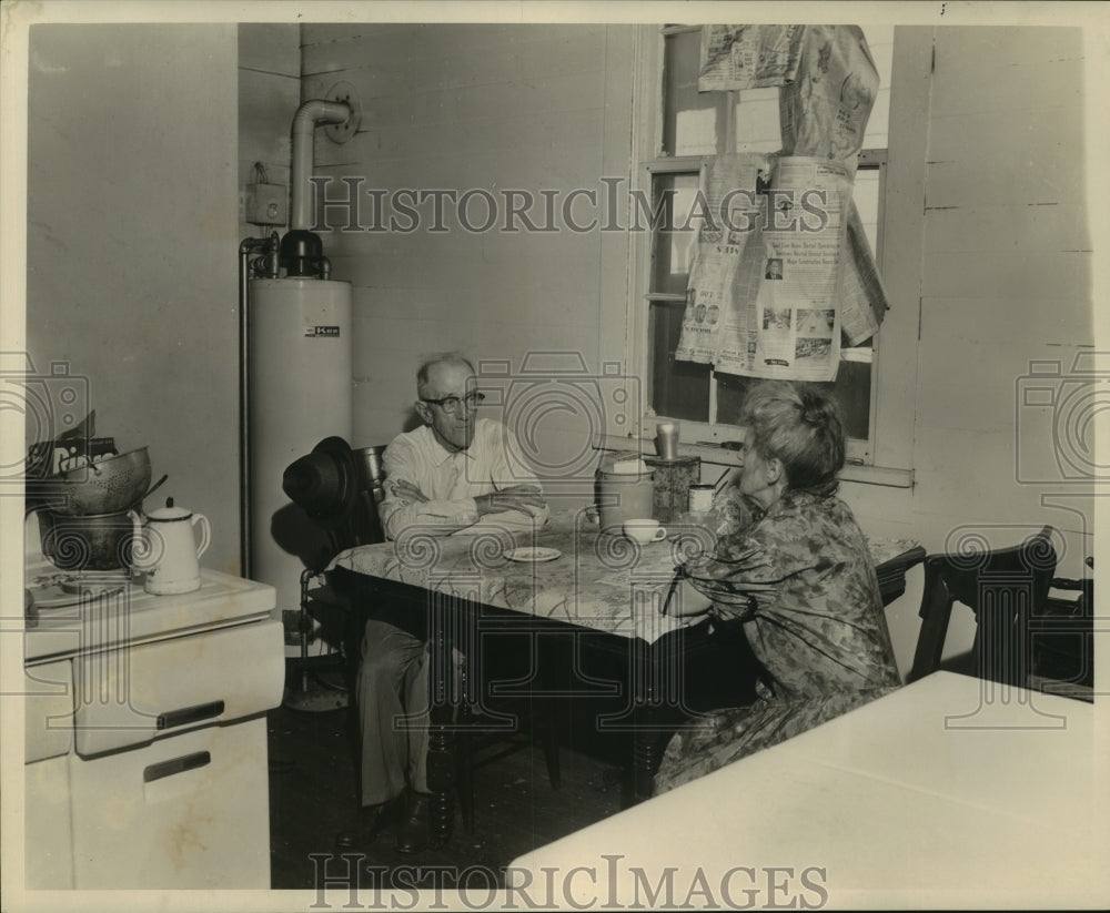 1964 Press Photo Michael &amp; Miss Louise stuffed newspapers on kitchen window - Historic Images